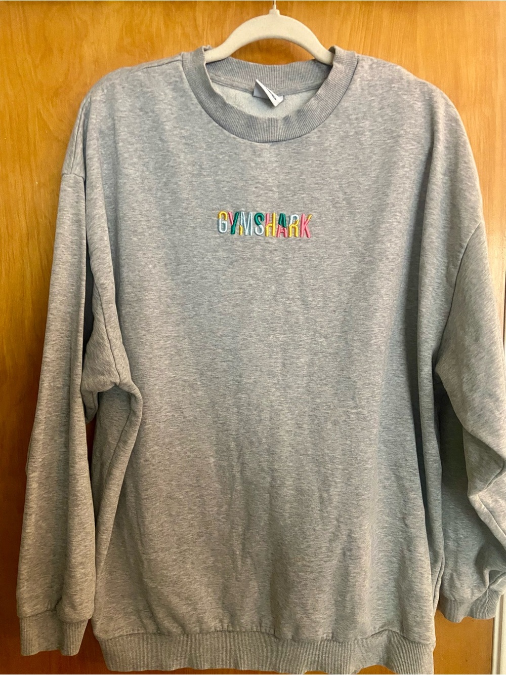 💛🩵🩷💚🏋🏽♀️🦈GYMSHARK MEDIUM CREWNECK Heather Gray Multi-colored Embroidered Logo - Picture 2 of 6